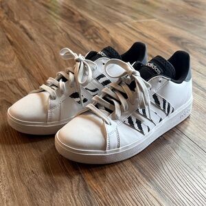 adidas Low-Top Sneakers with Black Zebra Stripes